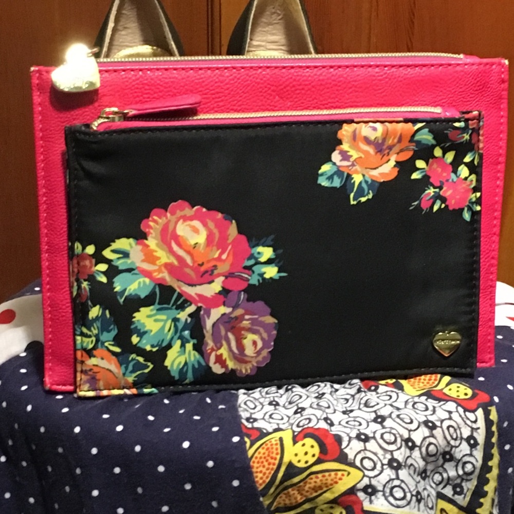 💕Betsey Johnson Super cute Snap together zip bags
